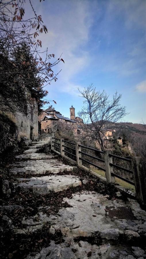 Sur Un Petit Nuage Vila Roubion Exterior foto